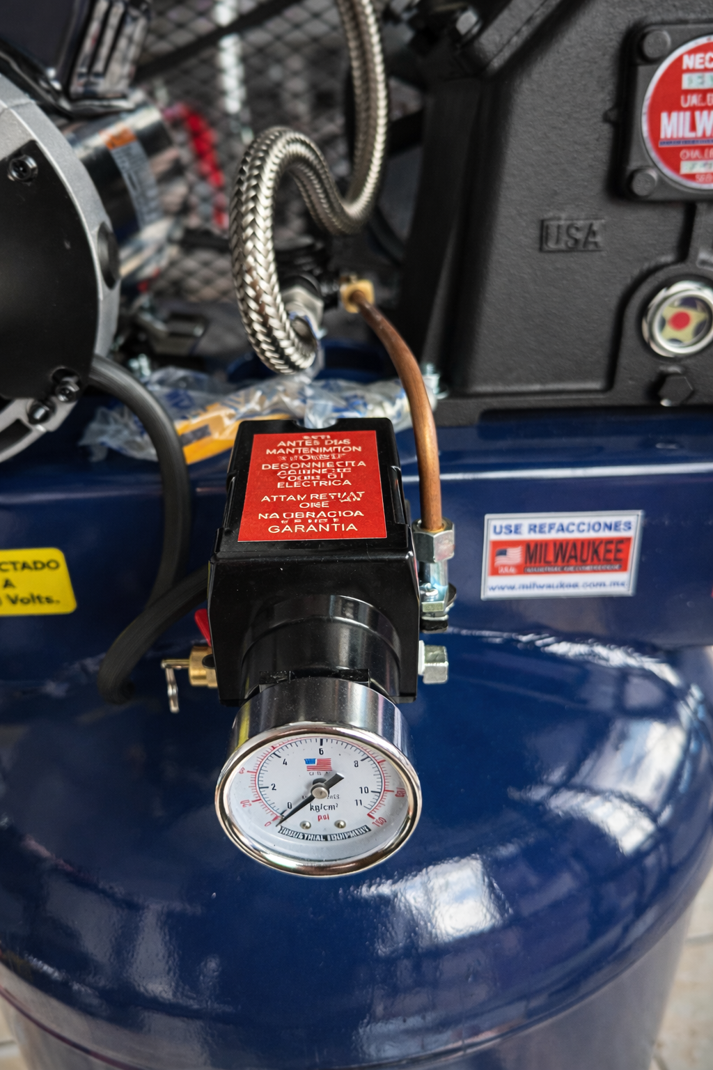 Compresor Industrial De Aire 3HP 235L Vertical 110/220V Monofasico