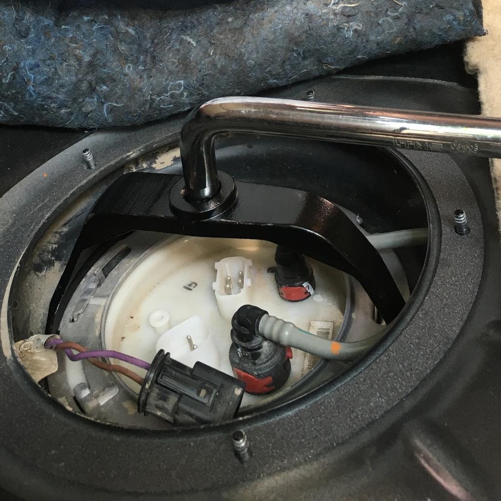 Herramienta Para Tapa De Bomba Gasolina Benz Ford Volvo BMW